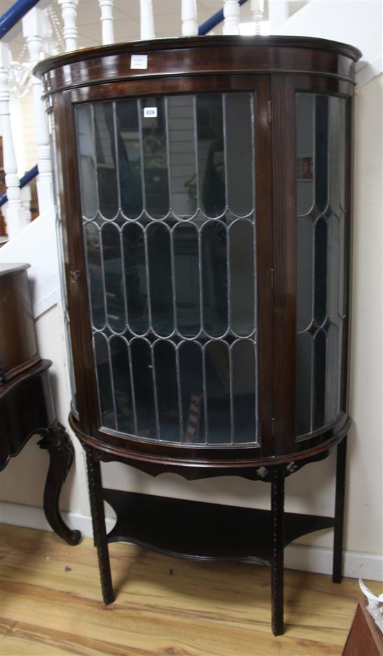 A 1920s mahogany bow fronted display cabinet, enclosed by a glazed leaded door 99cm.
